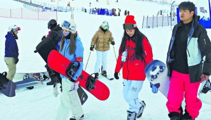 元旦假期新疆冰雪旅游热度飙升