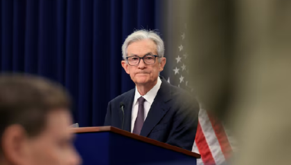 美联储维持利率不变 鲍威尔记者会淡化9月降息预期