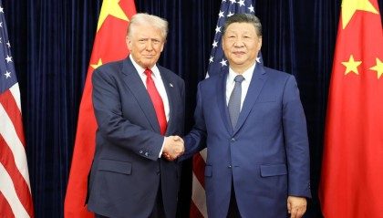 多边舞台的双边时刻，五张合影背后的“首次”