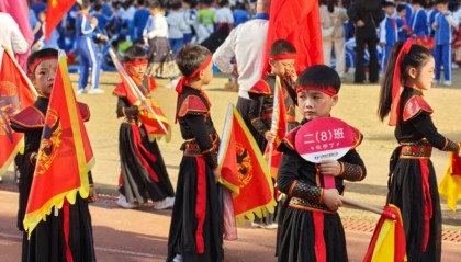 家长烧钱，小孩受罪，学校运动会变味了