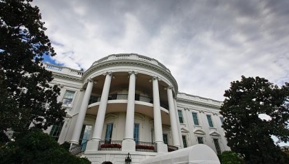 特朗普全面暂停12个国家的公民进入美国