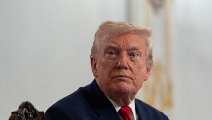 特朗普签署措施 确保稀土供应并分享部分芯片销售收入