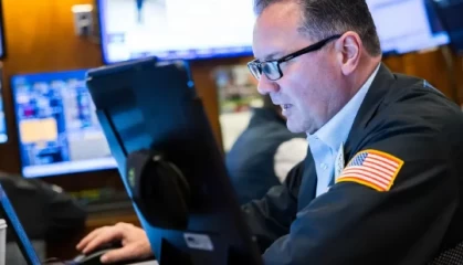 午盘：三大股指悉数走高 英伟达领涨科技股