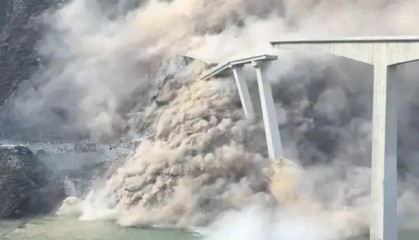 特大桥轰然垮塌，过度基建的隐患不可不防