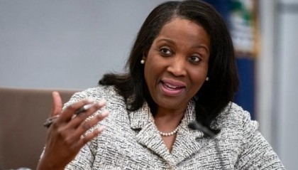 美国一法官暂时阻止特朗普罢免美联储理事库克