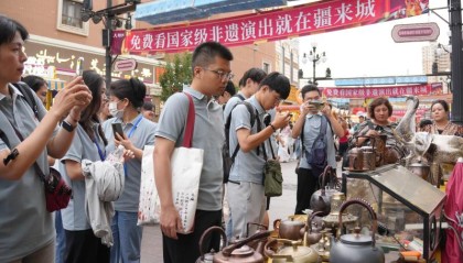 台湾青年参访新疆感受丝路魅力与发展活力