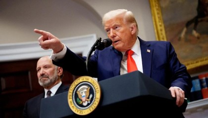 特朗普宣布“大计划”后，美元跳水，美国国债被狂抛，国际金价大涨！中国资产爆发，“蔚小理”齐涨，文远知行涨超20%