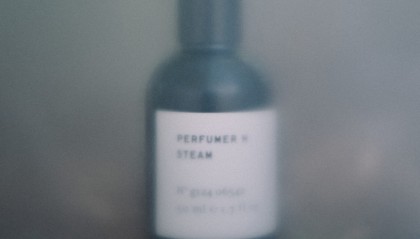 趣味台灯看起来像话筒，乐高推出盆栽积木｜是日美好事物