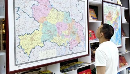 为什么很多人家里都贴着一张中国地图和世界地图？