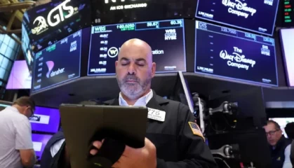 尾盘：美股尾盘走低 道指下跌逾200点