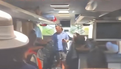 中国一旅行团在意大利被洗劫一空，游客都懵了：吃饭20来分钟，回来大巴车内财物全没了，损失得有好几十万