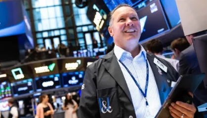 尾盘：道指上涨280点 纳指再创新高