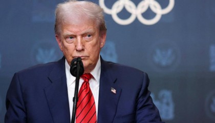 又一条心了？特朗普马斯克同日发表相似言论