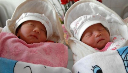 中央重磅定调生育、教育政策，释放什么信号？