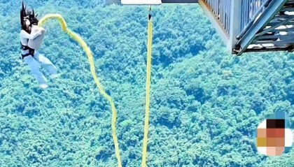 20岁女子景区蹦极被撞，确诊脑震荡！回忆经过：以为脸上是眼泪，一摸是血！景区回应