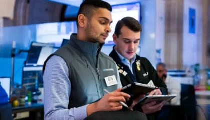 午盘：美股转跌 道指回吐早盘700点涨幅