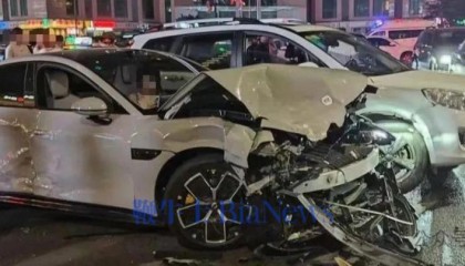 曝郑州一小米SU7连撞17车，车主已被警方控制