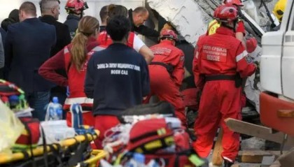 何去何从？社会动荡与地缘政治夹缝中的塞尔维亚