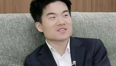 董宇辉直播间亿元沙发陷“代工”质疑，顾家家居回应：均为自主生产