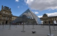 卢浮宫将安装100个监控摄像头并设置警察岗亭