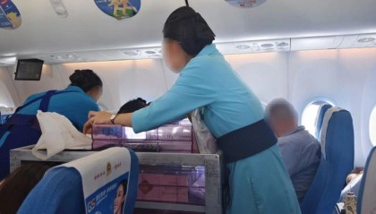 飞机上推车售卖烟酒？厦门航空回应
