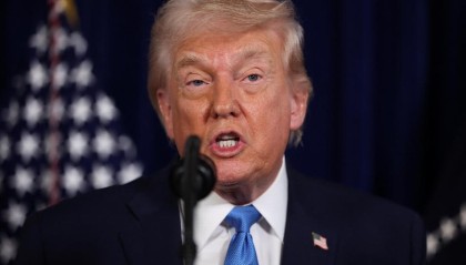 特朗普称将对欧洲8国加征关税直至“完全收购格陵兰岛”