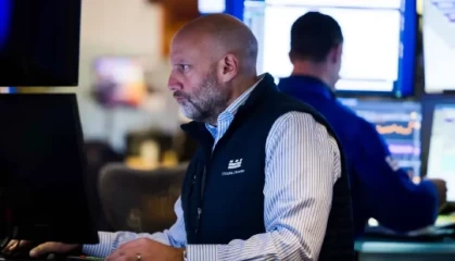 尾盘：美股继续下滑 投资者担忧AI泡沫