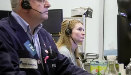 尾盘：美股继续下滑 道指下跌约350点