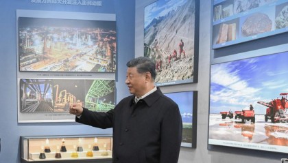 鉴往知来，跟着总书记学历史｜3件展陈，透视新疆跨越70年的力量所在