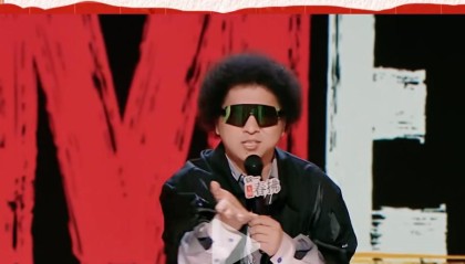 高铁残疾人专座被卖给普通旅客，七旬大爷在过道坐四小时轮椅，12306回应