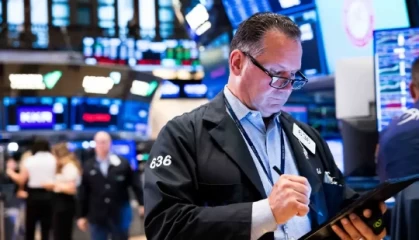 尾盘：特朗普挥舞关税大棒 美股尾盘跌幅扩大