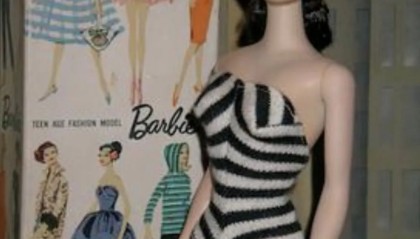 从芭比到Labubu：谁的娃娃，谁的未来？