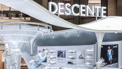 迪桑特盯上了精致白领的脚