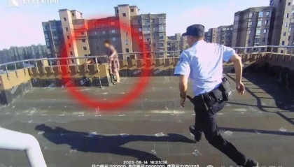 想回老家遭家人阻拦，66岁大爷酒后爬上23楼轻生，儿子狂喊“爸，我给你买机票”