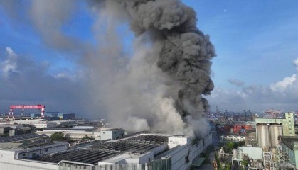 台湾高雄一锂电池工厂发生火灾，现场传出爆炸声