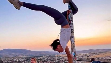 波黑女游客在土耳其知名景点国旗杆上展示体操动作，已被刑事调查，最高或面临5年监禁