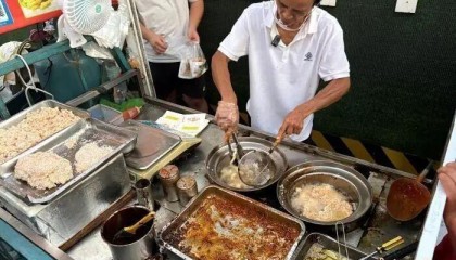 “鸡排哥”走红后，“炒粉哥”又火了？