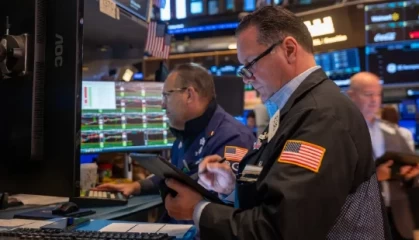 尾盘：美股大跌道指下跌近800点 美债收益率飙升