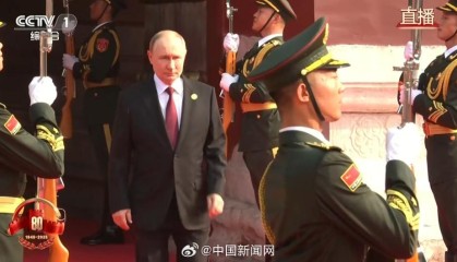 普京抵达大会现场